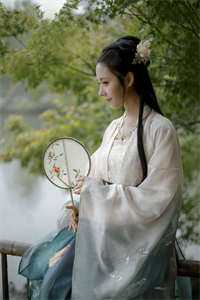 全文穿越后，资本闺女在乡下捡了一条龙脉