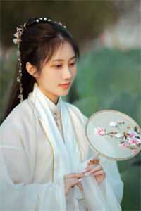精修版穿成霸总妻，我炮灰碾压女主角！