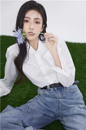 畅读佳作开局一首歌，冰山校花封我为男神
