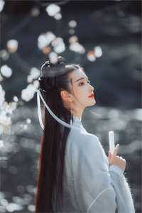 长篇小说小奶包下山后，被首富一家轮流宠