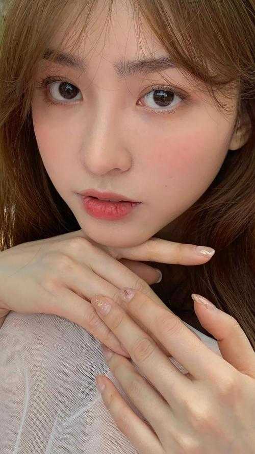 短篇小说毕业后，禁欲学长追妻发疯