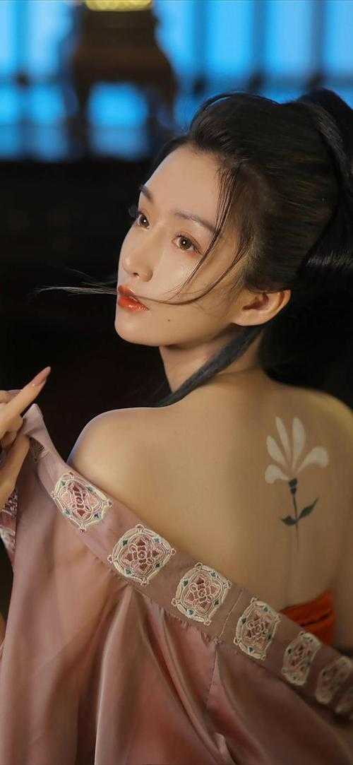 假皇帝，皇后嫔妃一个个送上门长篇小说