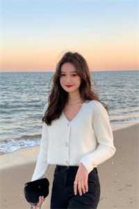 七零：嫁给心上人后，她每天都在装温柔