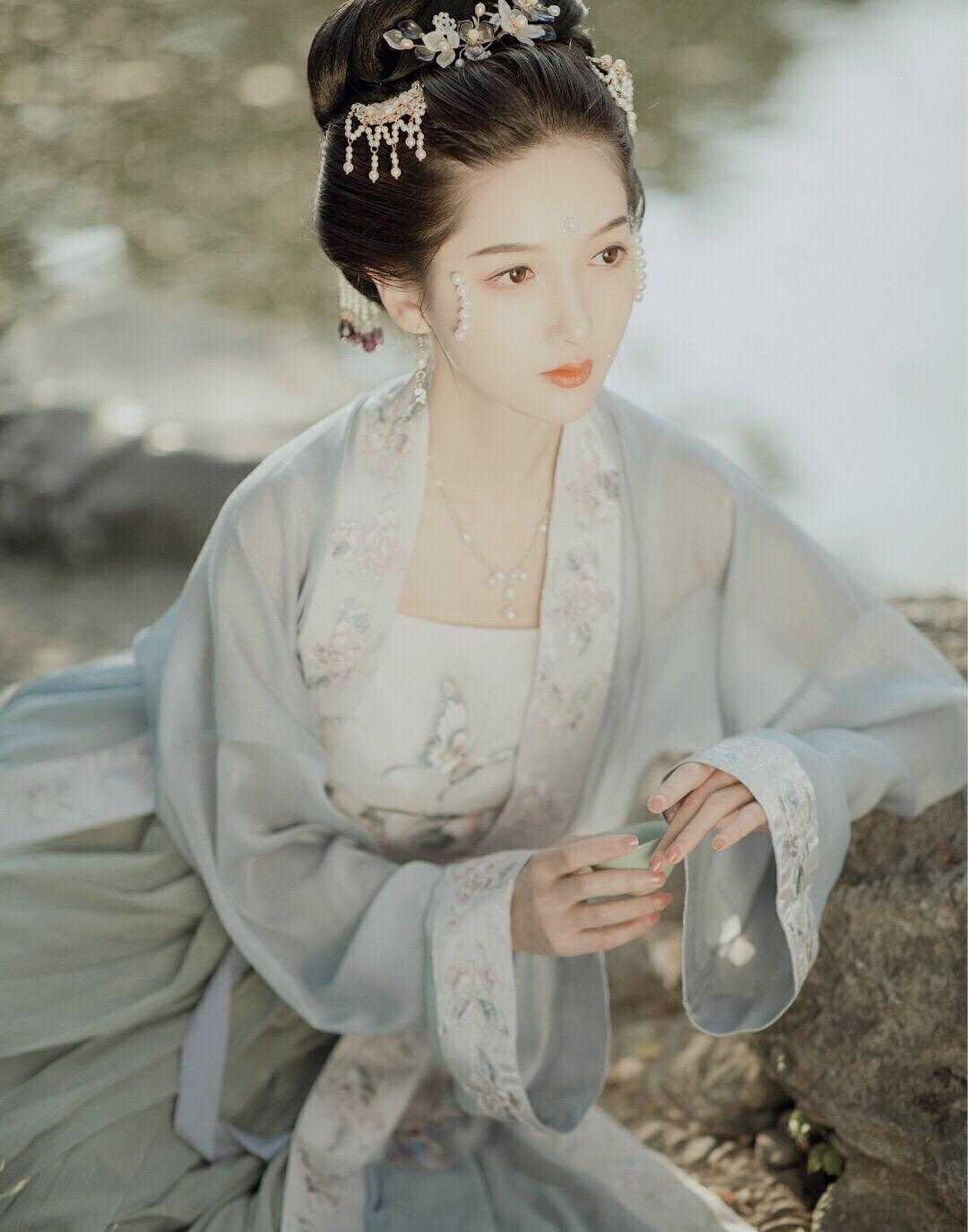 重生后，我改嫁病弱残王扶他上位精选篇章阅读