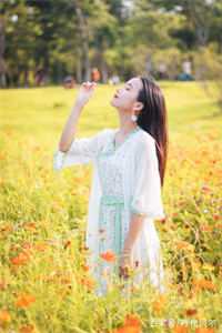 哥哥们别求了，夫人和王爷上山赏月了