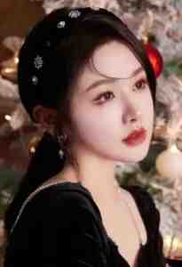 畅销书籍重生后，疯批美人每天都在撩人攻心