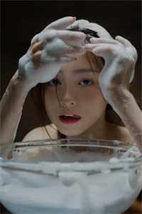 趁商业女王青涩，我要压她一筹！