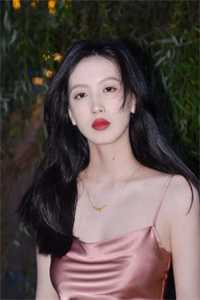 开局金丹期，我醉卧美人膝