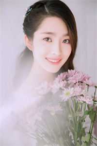 全文战灵少女：开局契约帝皇铠甲校花