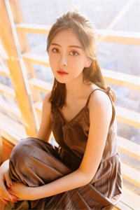 热门小说活成前任白月光后，她桃花朵朵开