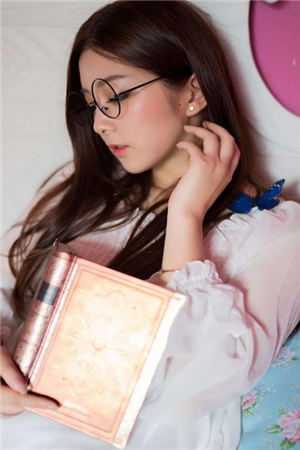 穿成废材，我只想爬上女帝龙床全文版