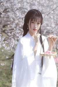 活成前任白月光后，她桃花朵朵开全集小说