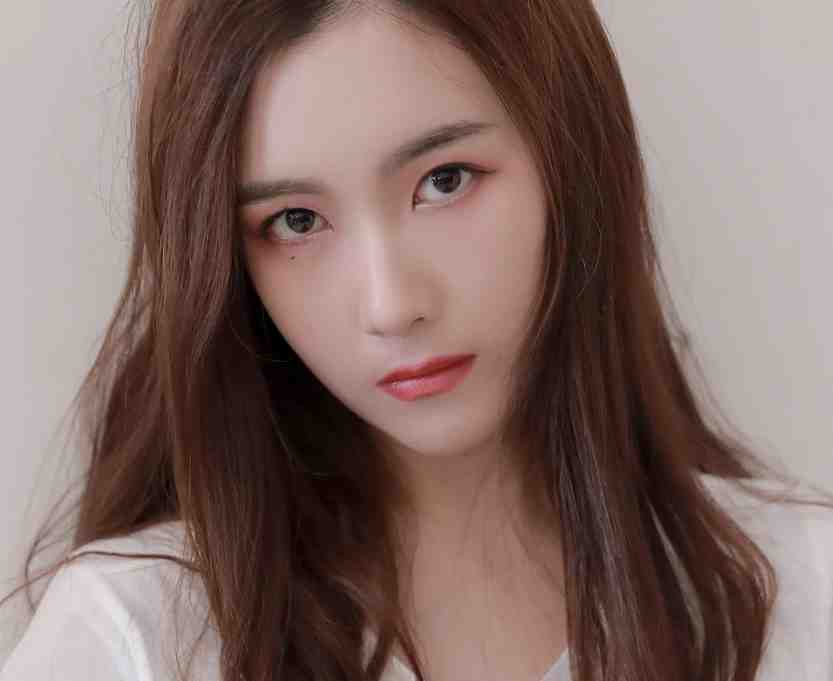 活成前任白月光后，她桃花朵朵开精选篇章阅读