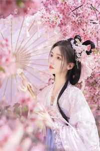 活成前任白月光后，她桃花朵朵开文章全文