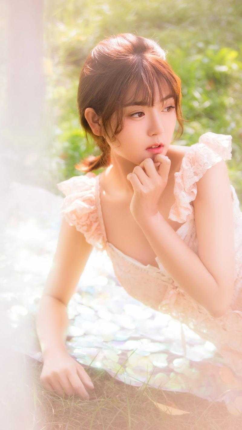 文章全文活成前任白月光后，她桃花朵朵开