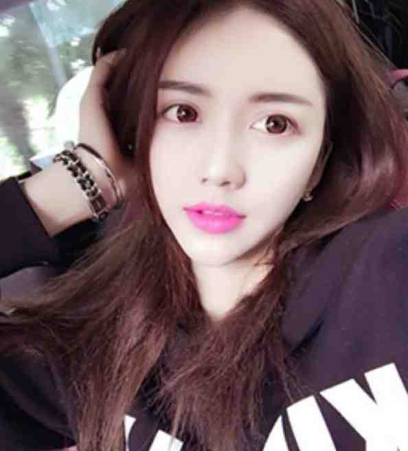活成前任白月光后，她桃花朵朵开精品推荐