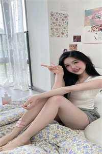 热门小说活成前任白月光后，她桃花朵朵开