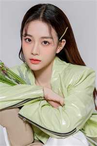 阅读全集带着女儿入宫后，她成了宫斗冠军