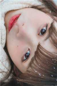 美女需要钱吗？可以砸晕你的那种哦郑谦秦雪莉