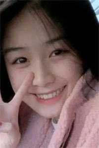 被父亲残害后，他哭着求我救救他