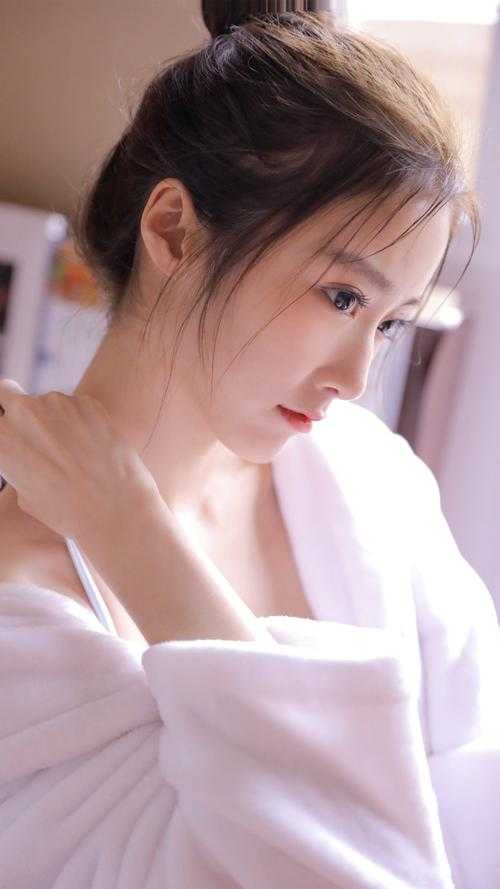 叶蓁叶芙莉的小说变萌妹后，被腹黑凤傲天女主堵门