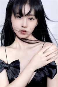 秋月不知心底事