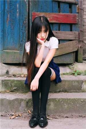 穿成明君心尖宠，众妃谄媚我开摆赵无眠英琼楼