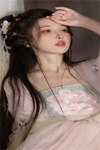 用羊水泡澡的妈妈