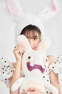 宝钏重生路边的野菜我就要踩踩踩