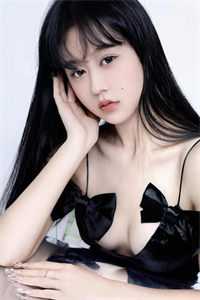 美女碰瓷后，她甩给我两张老人头