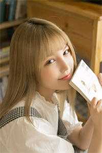 将爱意深埋水底