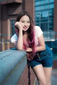 脑壳磕包后，我反手逮了个美男儿