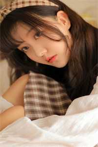 活成前任白月光后，她桃花朵朵开TXT