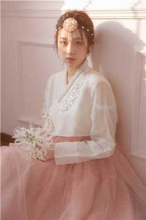 被女儿背刺后，我过上美好生活