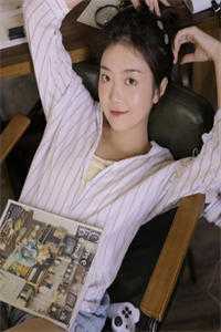 豪门少爷抱着我的大腿狂哭