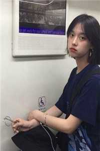 出狱当天，未婚妻忙着陪白月光跨年