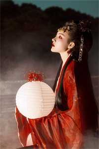 爱在左，正义在右