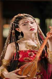 带老公女儿泡温泉，却被他情人打