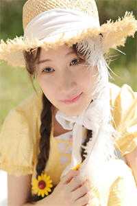 妈妈被哥哥的仇人砍杀时，他在哄庶妹过成人礼碧桃荣安