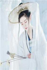 两界穿梭：我在末世圈养女神小说