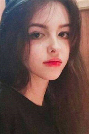 穿越成女总裁的助理后，走向巅峰林小满楚玥全文