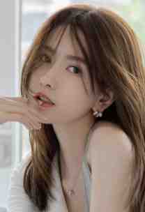 逃荒被丢下，她带着满山物资出发了全章节