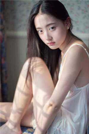 爱的守望：时光长河中的情感画卷